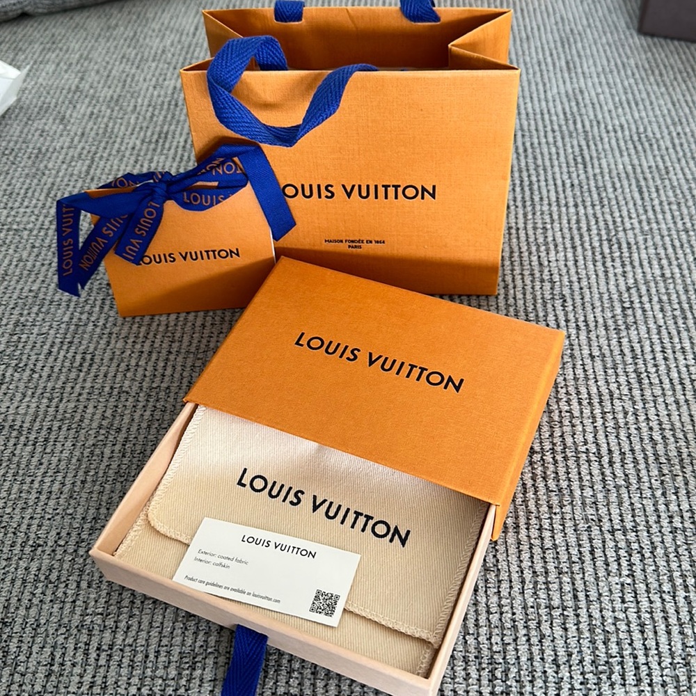 Louis Vuitton Complete set Gift Box, Dust Bag and coated fabric material card